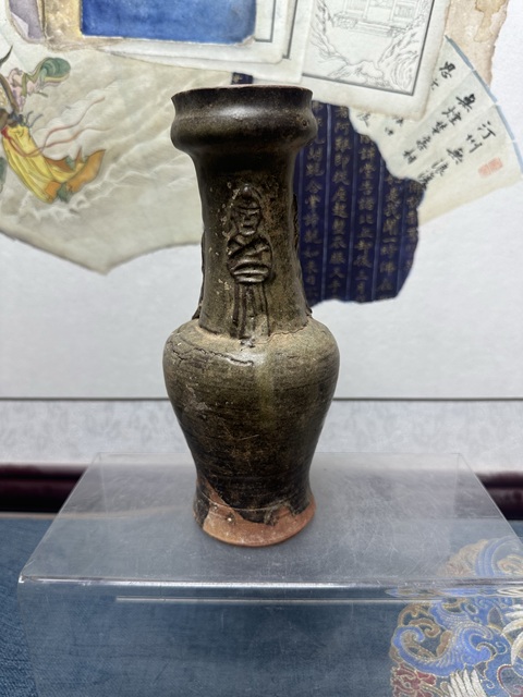 古玩陶瓷宋代精品雕人物長頸瓶拍賣，當前價格999元