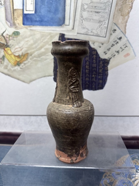 古玩陶瓷宋代精品雕人物長頸瓶拍賣，當前價格999元