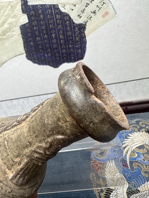 古玩陶瓷宋代精品雕人物長頸瓶拍賣，當前價格999元