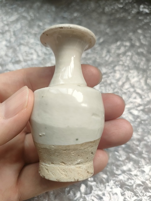 古玩陶瓷宋磁州窯系白釉小瓶拍賣,當前價格1500元