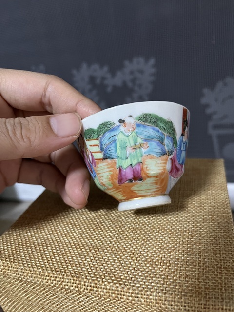 古玩陶瓷晚清通景人物紋廣彩執杯拍賣,當前價格468元