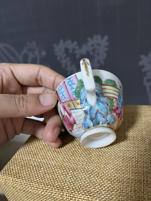 古玩陶瓷晚清通景人物紋廣彩執杯拍賣,當前價格468元