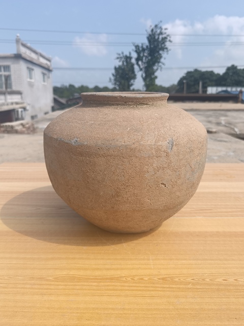 古玩陶瓷漢代～蹲式罐拍賣，當前價格8元