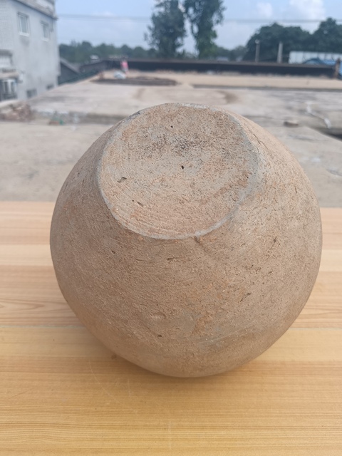 古玩陶瓷漢代～蹲式罐拍賣，當前價格8元