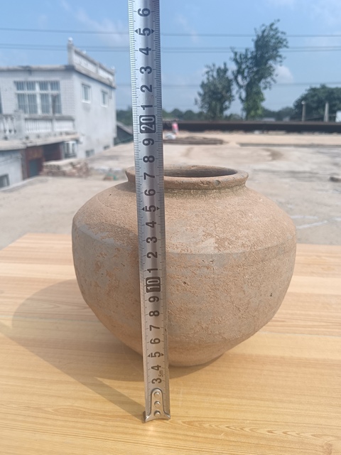 古玩陶瓷漢代～蹲式罐拍賣，當前價格8元