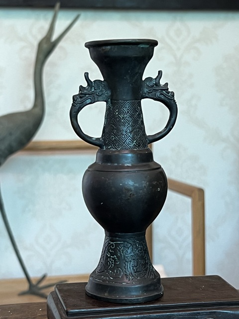 清代龍紋雙環(huán)銅瓶拍賣，當(dāng)前價(jià)格1688元
