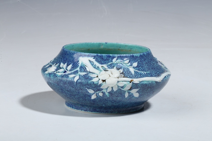 古玩陶瓷(保真卡)晚清爐鈞釉祝壽主題堆白水盂拍賣,當前價格7500元