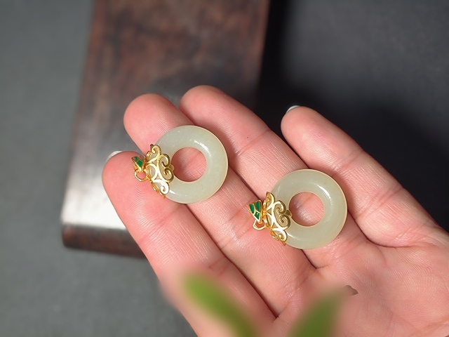 古玩玉器(放漏拍)和田玉鑲耳墜拍賣,當(dāng)前價格660元