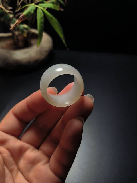 古玩玉器（一口價(jià)放漏）和田玉雕“指環(huán)”拍賣，當(dāng)前價(jià)格1500元