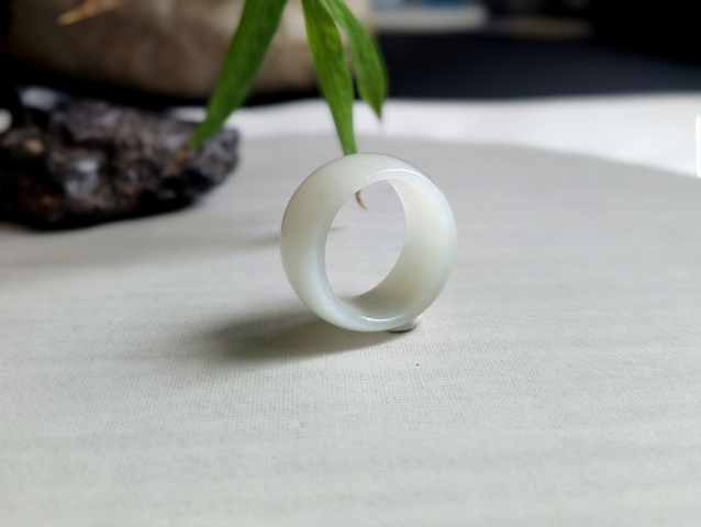 古玩玉器（一口價(jià)放漏）和田玉雕“指環(huán)”拍賣，當(dāng)前價(jià)格1500元