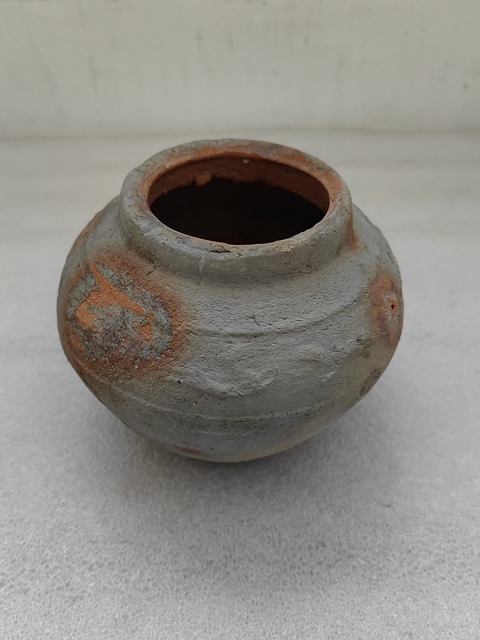 古玩陶瓷灰陶跑獸紋罐拍賣，當前價格680元