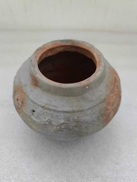 古玩陶瓷灰陶跑獸紋罐拍賣，當前價格680元