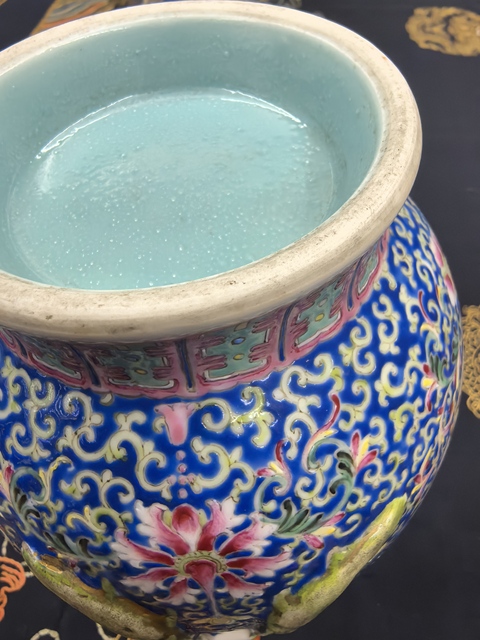 古玩陶瓷藍(lán)地粉彩開光洞石花卉紋如意耳尊拍賣，當(dāng)前價(jià)格8888元