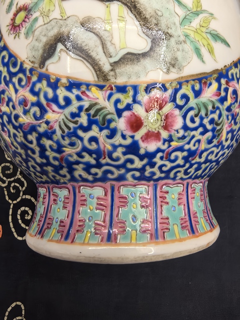 古玩陶瓷藍(lán)地粉彩開光洞石花卉紋如意耳尊拍賣，當(dāng)前價(jià)格8888元
