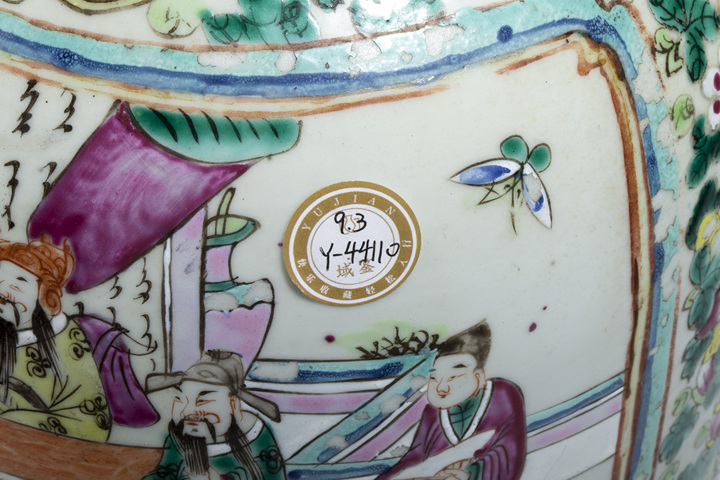 古玩陶瓷清晚·粉彩拜壽圖獅耳瓶拍賣，當前價格6666元