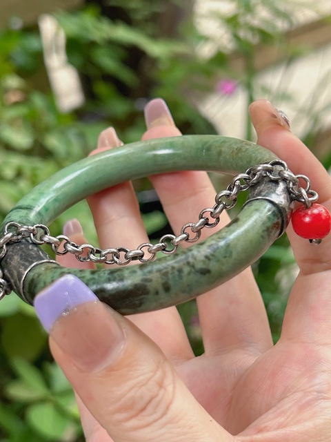 古玩玉器清代果綠色純天然翡翠手鐲拍賣，當前價格2680元