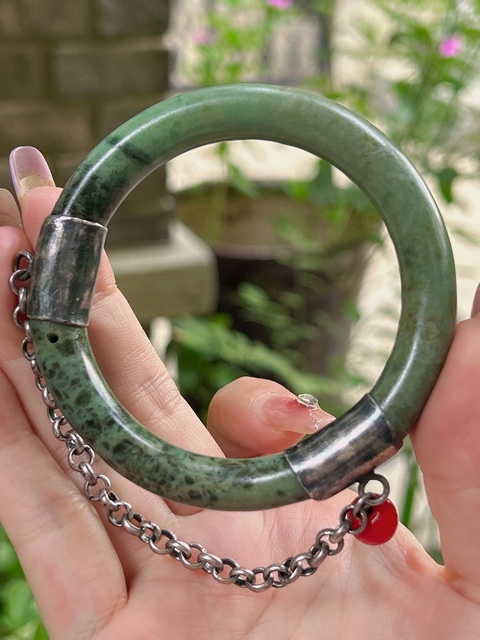 古玩玉器清代果綠色純天然翡翠手鐲拍賣，當前價格2680元
