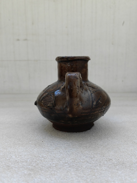 古玩陶瓷褐釉刻花執壺拍賣,當前價格680元