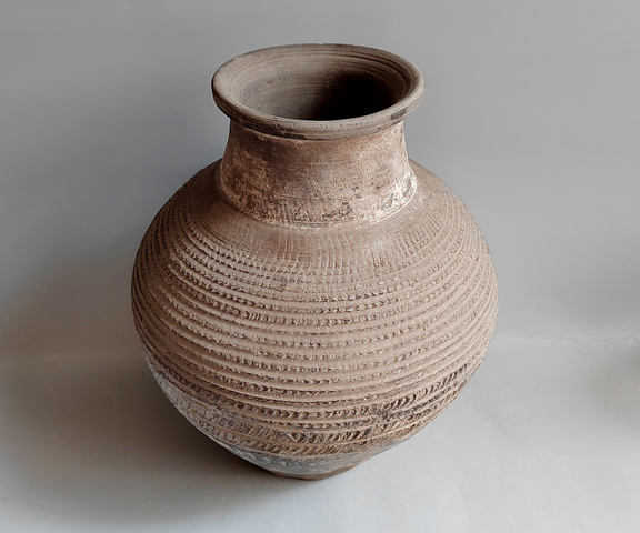 古玩陶瓷戰(zhàn)漢繩紋陶壺拍賣,當前價格890元