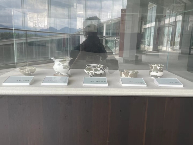 古玩陶瓷實物保真館藏級南宋龍泉青瓷鼎式爐拍賣,當(dāng)前價格2980元