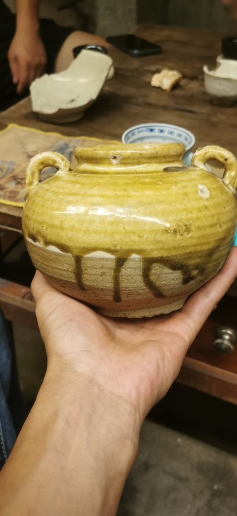 古玩陶瓷相州窯黃釉雙耳罐拍賣,當前價格1500元