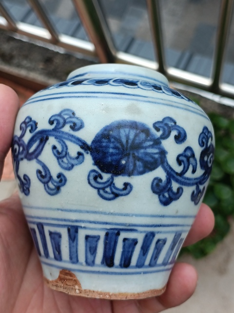 古玩陶瓷明代青花纏枝蓮紋罐拍賣(mài),當(dāng)前價(jià)格0元
