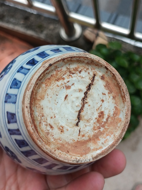 古玩陶瓷明代青花纏枝蓮紋罐拍賣(mài),當(dāng)前價(jià)格0元
