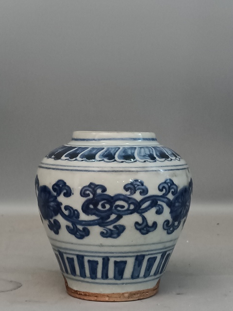 古玩陶瓷明代青花纏枝蓮紋罐拍賣(mài),當(dāng)前價(jià)格0元