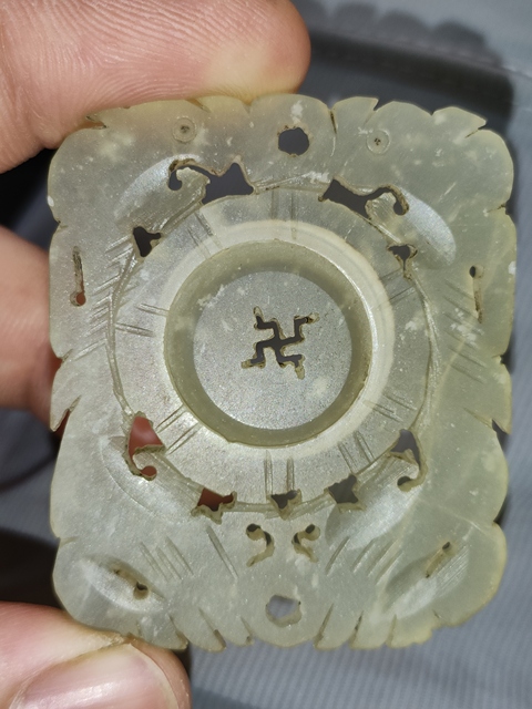 古玩玉器清代,岫玉雕“轉(zhuǎn)芯佩”拍賣,當(dāng)前價格260元
