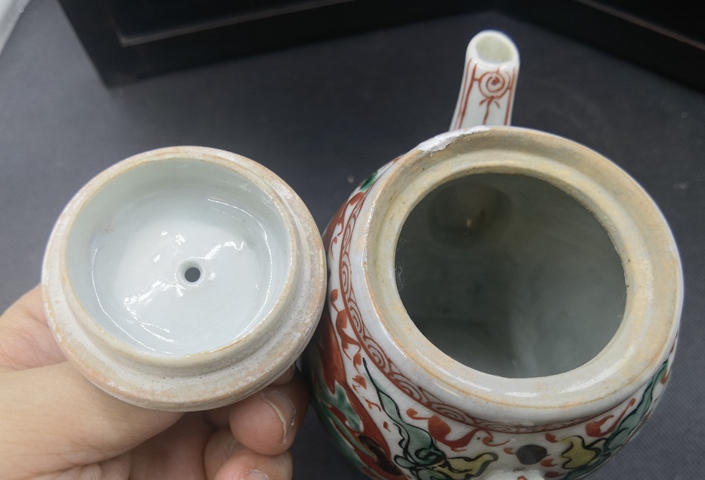 古玩陶瓷五彩龍紋茶壺拍賣,當前價格1980元