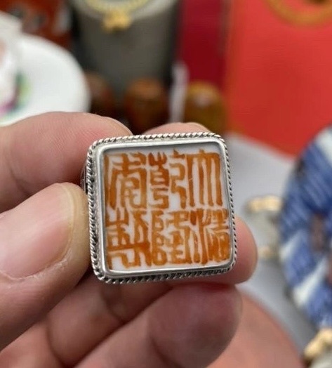 古玩陶瓷礬紅彩乾隆款瓷片拍賣，當(dāng)前價格1000元