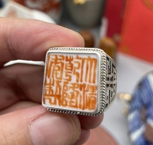 古玩陶瓷礬紅彩乾隆款瓷片拍賣，當(dāng)前價格1000元