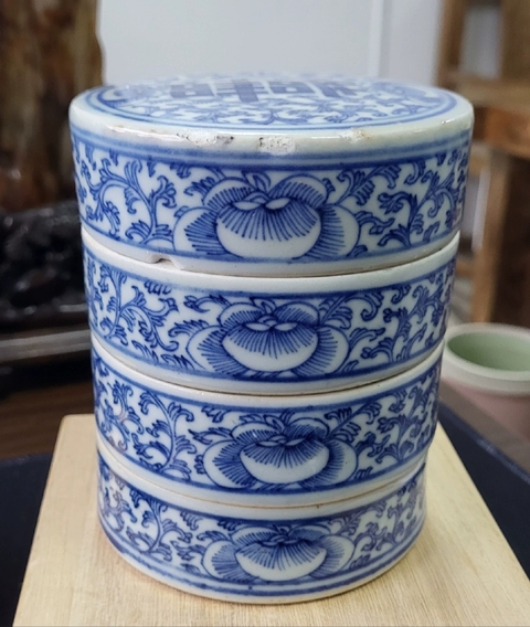 ※中国古美術/青花纏枝蓮弁紋蓋付文壺/(底款:大清康熈年製) 中国古美術/青花纏枝蓮弁紋蓋付文壺/(底款:大清康熈年製)