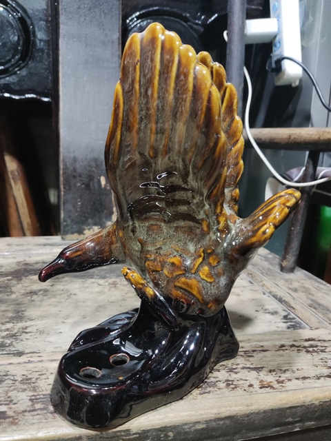 古玩陶瓷70年代河南彩鈞瓷雄鷹展翅塑像拍賣，當前價格228元