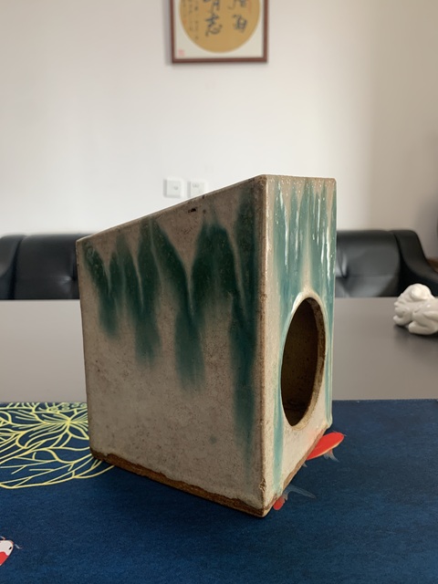 古玩陶瓷白釉綠彩瓷枕拍賣，當(dāng)前價格2300元