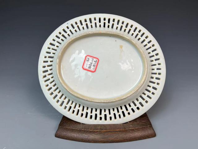 古玩陶瓷清中期青花山水紋鏤空橢圓果籃盤拍賣,當前價格5800元