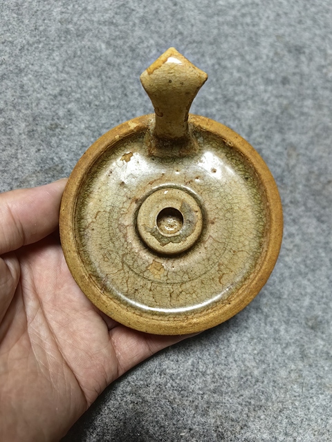 古玩陶瓷洪州窯蛇頭油燈拍賣,當(dāng)前價(jià)格4700元
