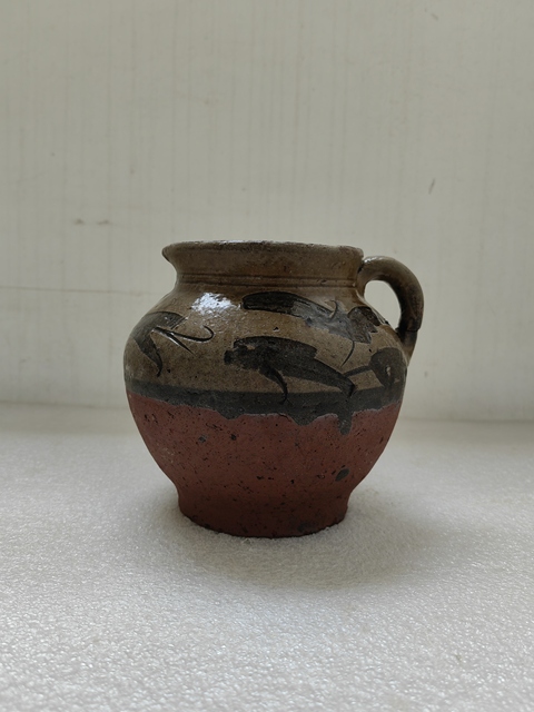 古玩陶瓷黃釉刻花卉紋花澆拍賣，當(dāng)前價(jià)格680元