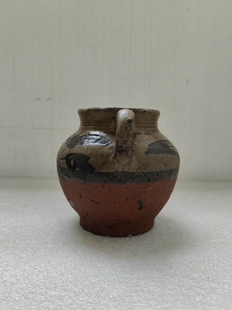 古玩陶瓷黃釉刻花卉紋花澆拍賣，當(dāng)前價(jià)格680元