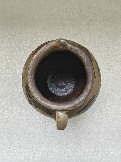 古玩陶瓷黃釉刻花卉紋花澆拍賣，當(dāng)前價(jià)格680元