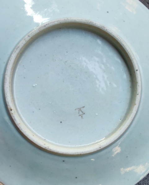 古玩陶瓷清中·青花纏枝花卉紋盤真品鑒賞圖