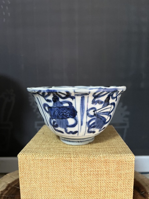 古玩陶瓷明晚期青花八寶紋花口碗拍賣,當(dāng)前價(jià)格1488元