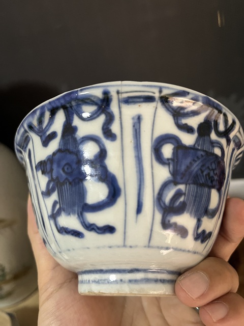 古玩陶瓷明晚期青花八寶紋花口碗拍賣,當(dāng)前價(jià)格1488元