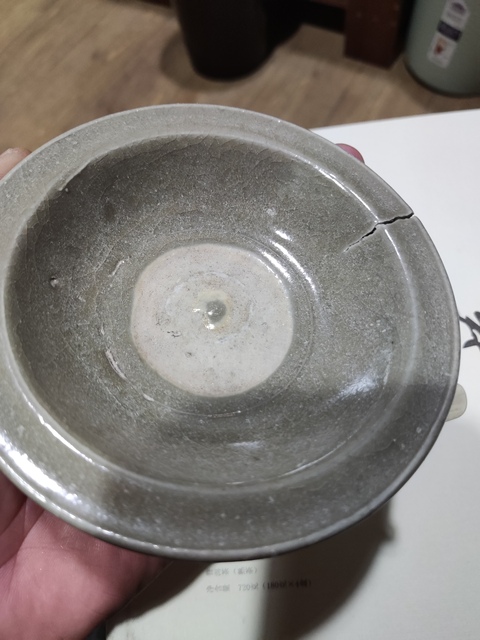 古玩陶瓷元代龍泉青瓷折沿盤拍賣,當(dāng)前價格368元