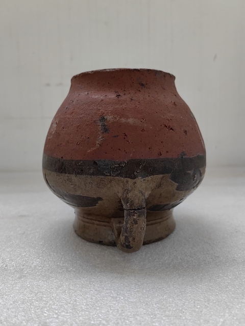 古玩陶瓷黃釉刻花卉紋花澆拍賣，當(dāng)前價(jià)格680元
