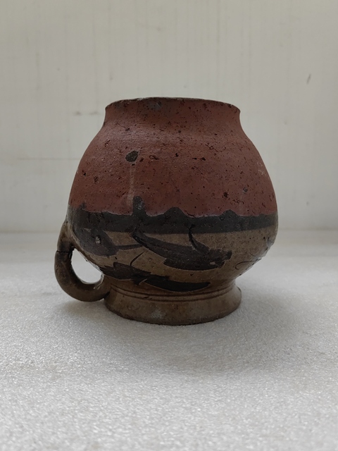 古玩陶瓷黃釉刻花卉紋花澆拍賣，當(dāng)前價(jià)格680元
