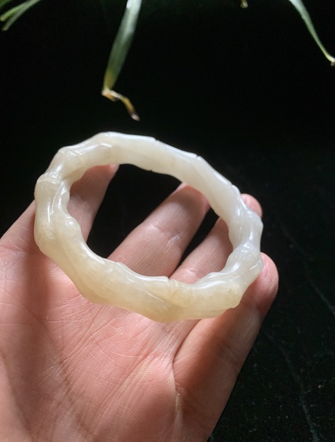 古玩玉器明代和田白玉雕“竹節(jié)紋手鐲”拍賣,當(dāng)前價(jià)格190000元