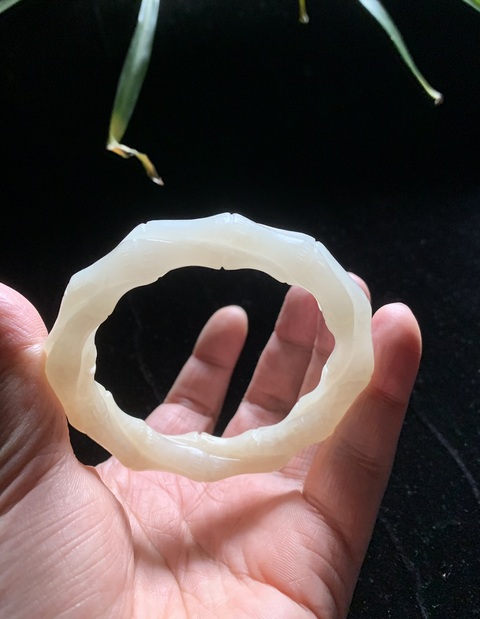 古玩玉器明代和田白玉雕“竹節(jié)紋手鐲”拍賣,當(dāng)前價(jià)格190000元