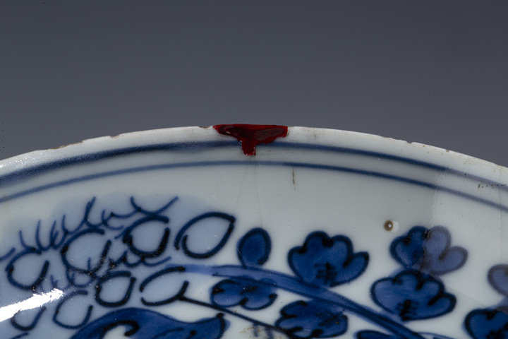 古玩陶瓷明萬歷·青花洞石花卉紋小盤精品拍賣，當前價格6468元