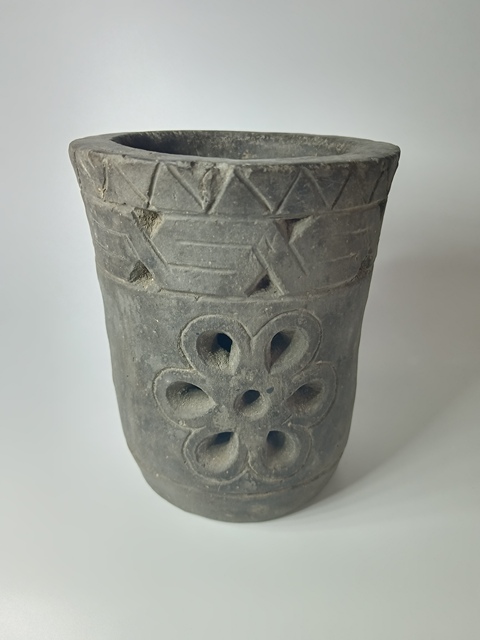 古玩陶瓷【少見】清代～灰陶鏤空工藝箸瓶拍賣，當前價格288元